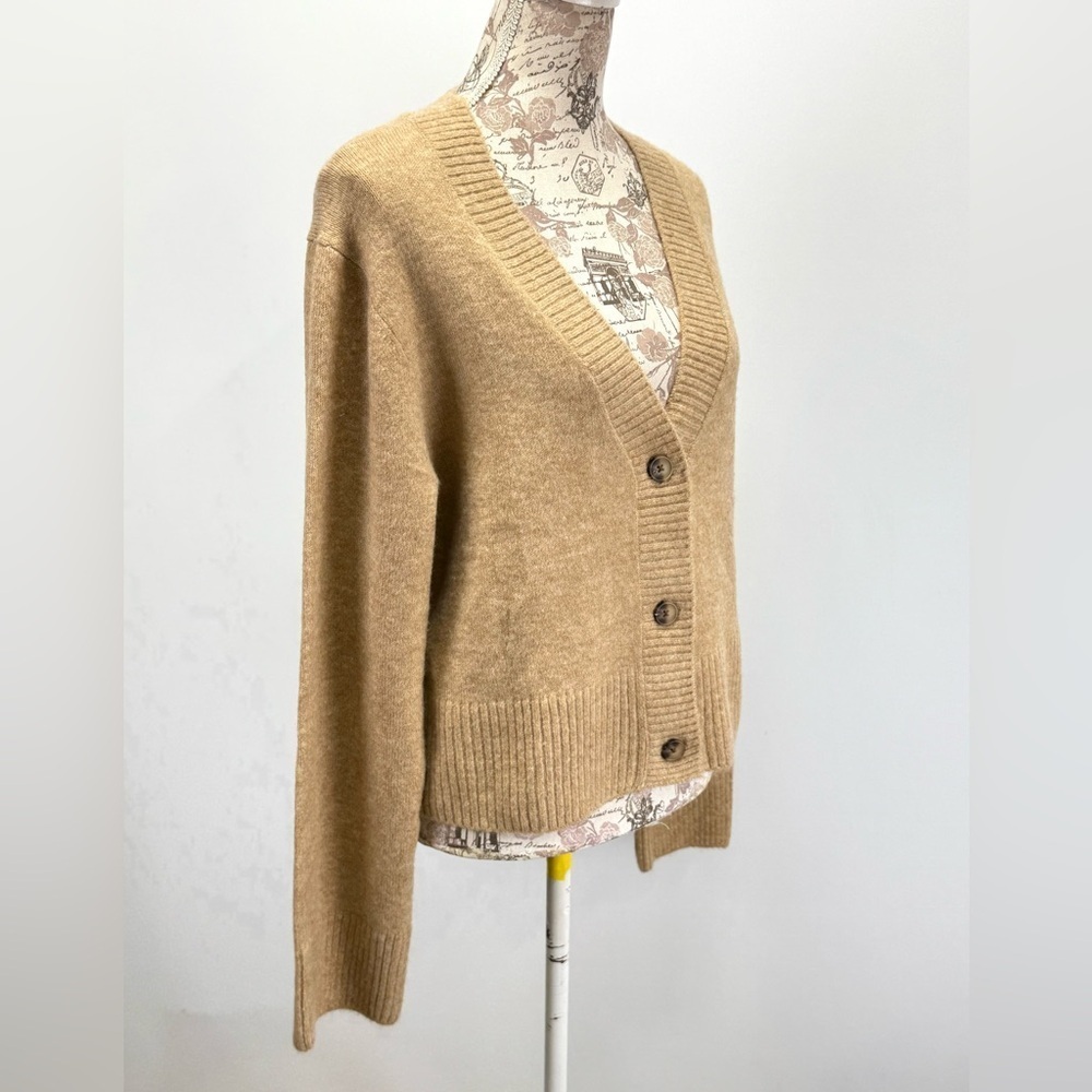 CECE Tan knit 3 button crop cardigan size XL - Picture 9 of 14